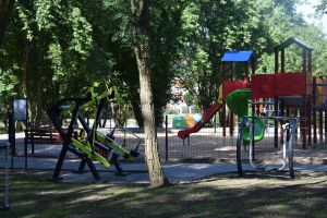 plac zabaw i siłownia zewnętrznaDSC_0648