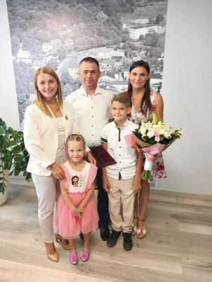 wreczenie gratulacjiIIMG-20240716-WA0001