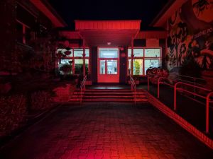 budynek podswietlony (1)