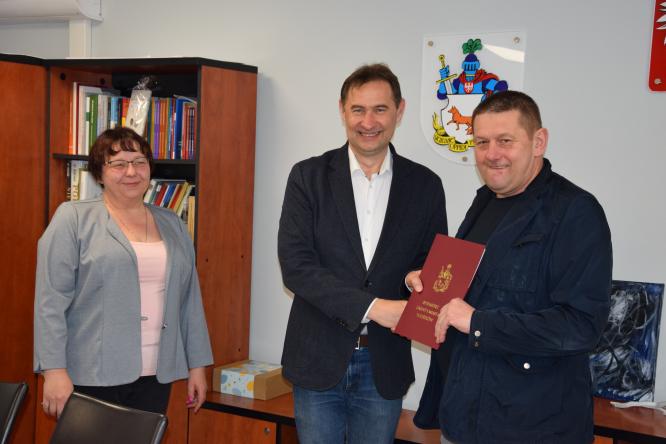 Umowa na "Przebudowę budynku szkoły podstawowej w Tarnowej" podpisana.