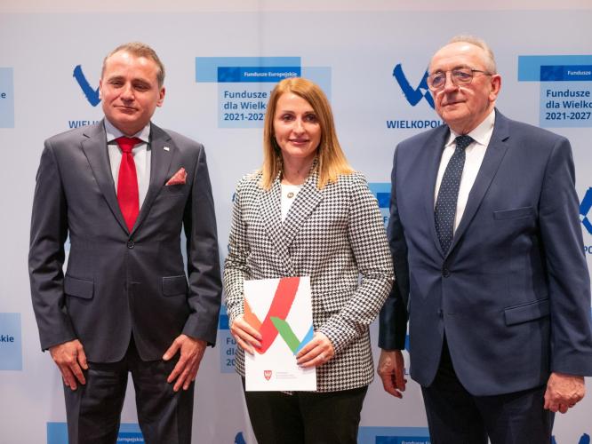 Burmistrz Ewelina Piwońska- Kubiak podpisała umowę na realizację zadania „Edukacja dla wszystkich dzieci - budowanie równych szans w 4 placówkach edukacyjnych Gminy i Miasta Tuliszków"