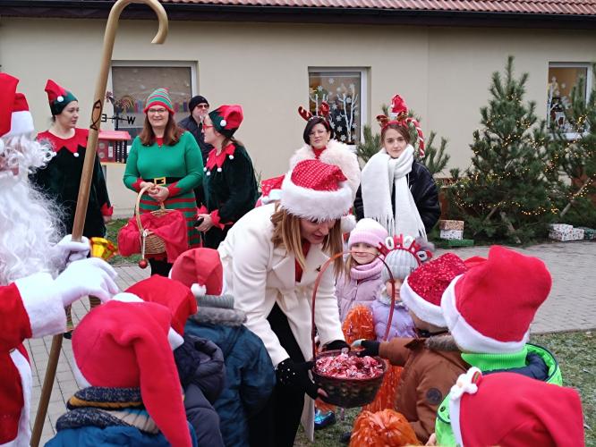 Magia zbliżających się Świąt Bożego Narodzenia dotarła dziś także do Tuliszkowa.