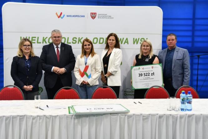Podpisano umowę na dofinansowanie "Rozbudowy i przebudowy budynku świetlicy wiejskiej w Gadowskich Holendrach”.