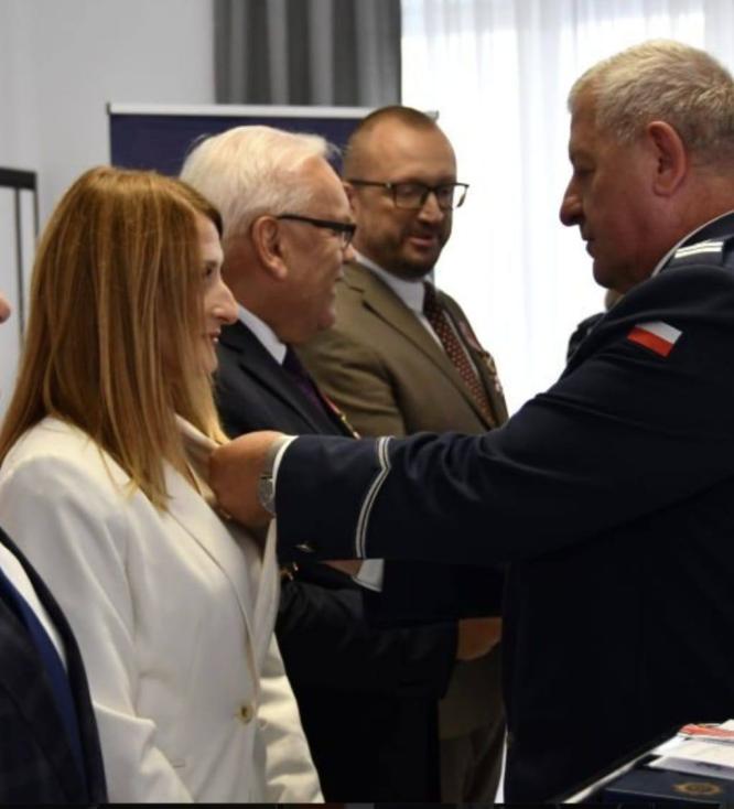 Burmistrz Gminy i Miasta Tuliszków Ewelina Piwońska-Kubiak została uhonorowana Brązowym Medalem NSZZ Województwa Wielkopolskiego.