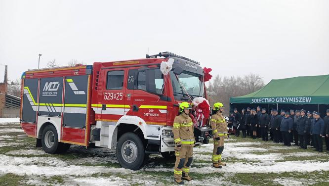 Uroczyste przekazanie wozu ratowniczo - gaśniczego Ochotniczej Straży Pożarnej w Grzymiszewie.