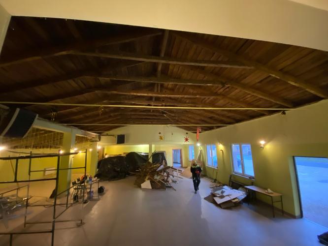 Trwają prace przy przebudowie dachu świetlicy wiejskiej w Smaszewie.