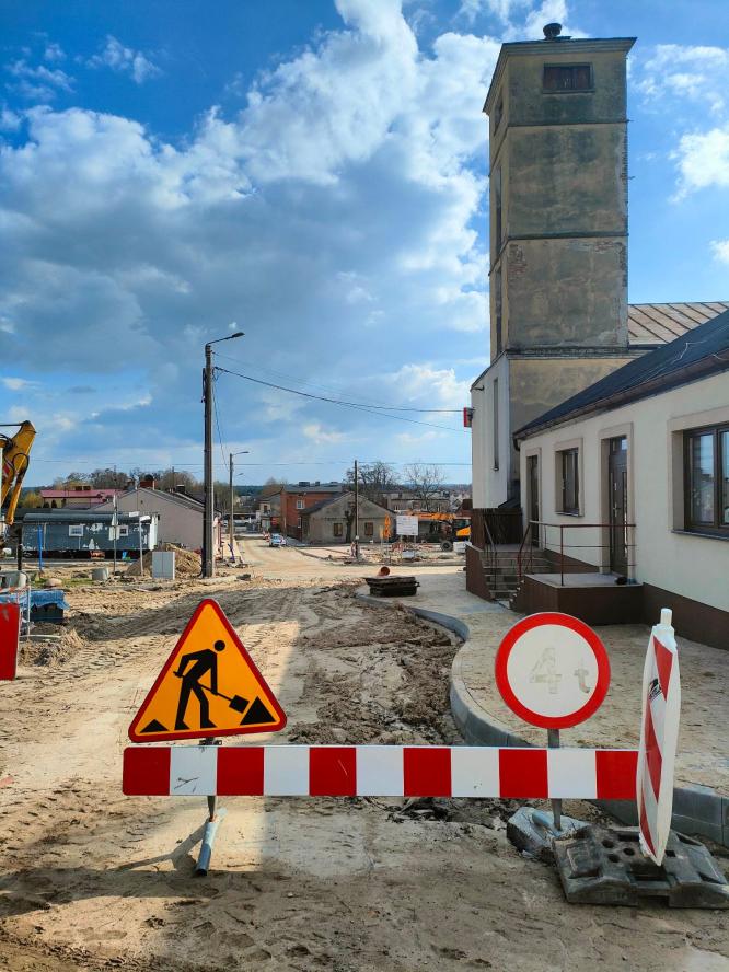 W Tuliszkowie trwają prace budowlane związane z przebudową ulic Mickiewicza i Floriańskiej.